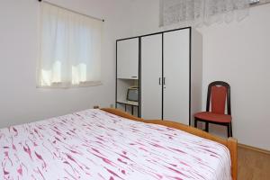 Apartments by the sea Punat, Krk - 5328