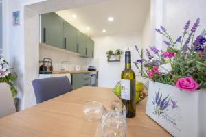 Apartments by the sea Baska Voda, Makarska - 12714