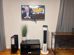 Beautiful private upstairs studio - USC, LAX, SOFI