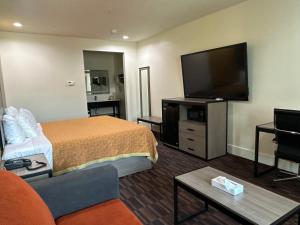 Scottish Inn and Suites