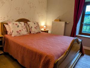 B&B / Chambres d'hotes Chambre Coquelicot au calme, nature et authenticite du 18eme avec petit dejeuner inclus - FR-1-589-702 : photos des chambres