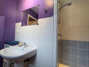 Chambre Violette dans bâtisse du 18e siècle au calme - FR-1-589-710
