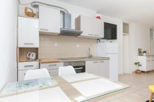 Apartments with parking space Split - 24426