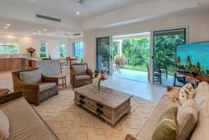 La Bella Waters 3 - Oceanviews, Pool, Buggy and Transfers