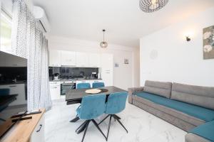 Apartments with parking space Zadar - 24646