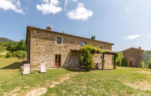6 Bedroom Awesome Home In Anghiari