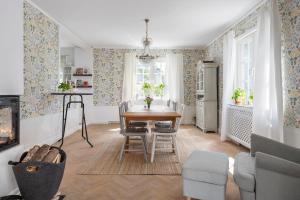 Harmonious family-friendly villa