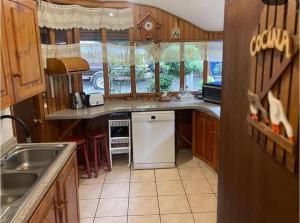 Family home with lake access