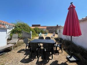 Maisons de vacances Maison renovee au coeur de Brem, 4 couchages, jardin, WIFI - FR-1-231-340 : photos des chambres
