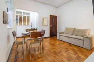 Copacabana de Frente a Praia: Básico e Funcional