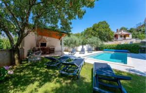 Beautiful Apartment In Beloci With Wifi