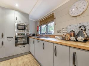 The Powys Lodge