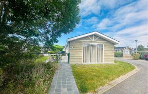 2 Bedroom Beautiful Home In Bredene