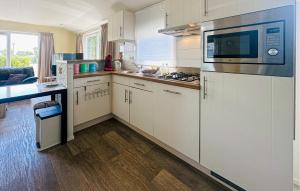 2 Bedroom Beautiful Home In Bredene