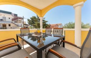 2 Bedroom Lovely Apartment In Pakostane 