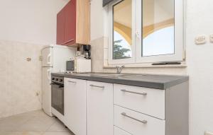 2 Bedroom Lovely Apartment In Pakostane 