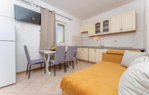 Beautiful Apartment In Pakostane 
