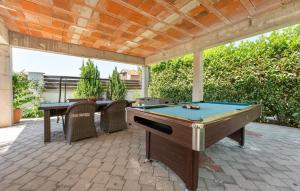 Beautiful Apartment In Pakostane 