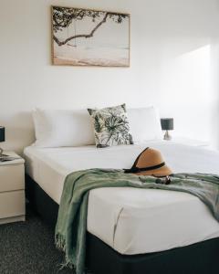 The Crest Apartments - Main Beach