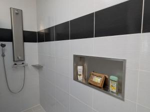 Maisons de vacances Gite Moderne et Chaleureux pour 4 a Milly-sur-Bradon - FR-1-585-177 : photos des chambres