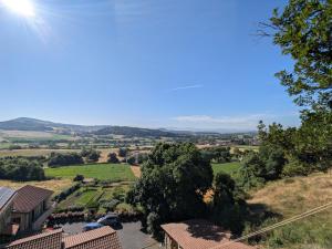 B&B / Chambres d'hotes Cabane perchee romantique avec climatisation a St Paulien - FR-1-582-535 : photos des chambres