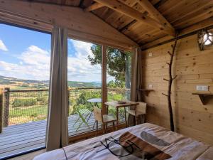 B&B / Chambres d'hotes Cabane perchee romantique avec climatisation a St Paulien - FR-1-582-535 : photos des chambres