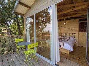 B&B / Chambres d'hotes Cabane perchee romantique avec climatisation a St Paulien - FR-1-582-535 : photos des chambres