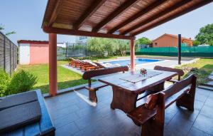 Five-Bedroom Holiday Home In Fazana