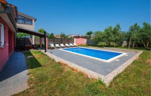 Five-Bedroom Holiday Home In Fazana