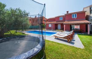 Five-Bedroom Holiday Home In Fazana