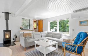 3 Bedroom Nice Home In Væggerløse