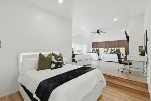 The Beach Oasis In Dallas, Pool & Sauna