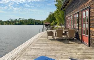 Lovely Home In Gränna With Lake View