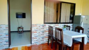 Tropical Garden Apartment