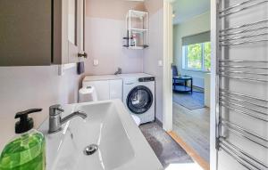 Amazing Home In Vara With Wifi