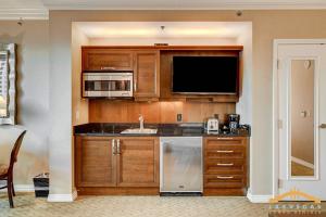 MGM Signature-14-805 Balcony Strip Sphere F1 Views