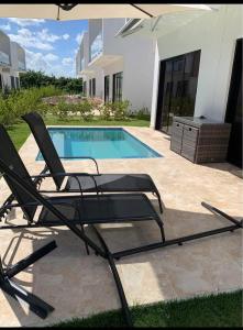 Villa Familiar con Piscina en VistaCana