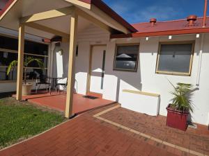 Pelicans Albany Middleton Beach