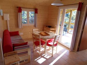Maisons de vacances Domaine d'Augnac : Chalet (5 Personnes)