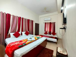 HOTEL VARANASI PARADISE VARANASI Near Kasi Vishwanath Temple & Ganga River - Fully Air Conditioning #Free Wi-Fi #Parking #Room Service #Best Hotel In Varanasi