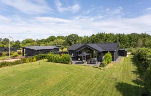 Lovely Home In Glesborg With Kitchen