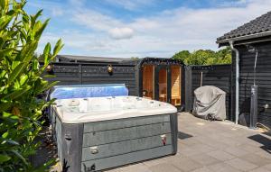 Lovely Home In Glesborg With Kitchen