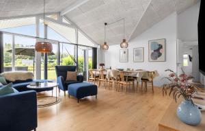 Lovely Home In Glesborg With Kitchen