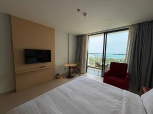 Arena Cam Ranh Seaview - Near Airport