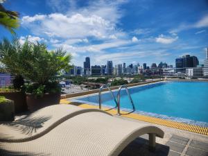 Interchange Tower Serviced Apartment - SHA Extra Plus