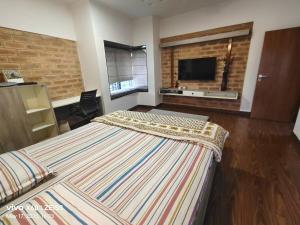 Lakefront Villa 3B2HKS Gated Society