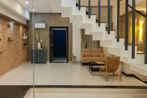 Lakefront Villa 3B2HKS Gated Society