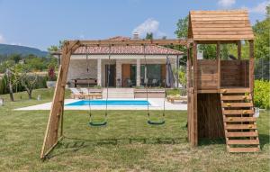 Amazing Home In Strped With Wifi