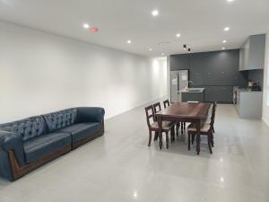 Queen Room in Modern, Guildford House - NR4