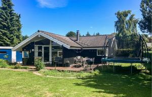 Cozy Home In Dronningmølle With Wifi